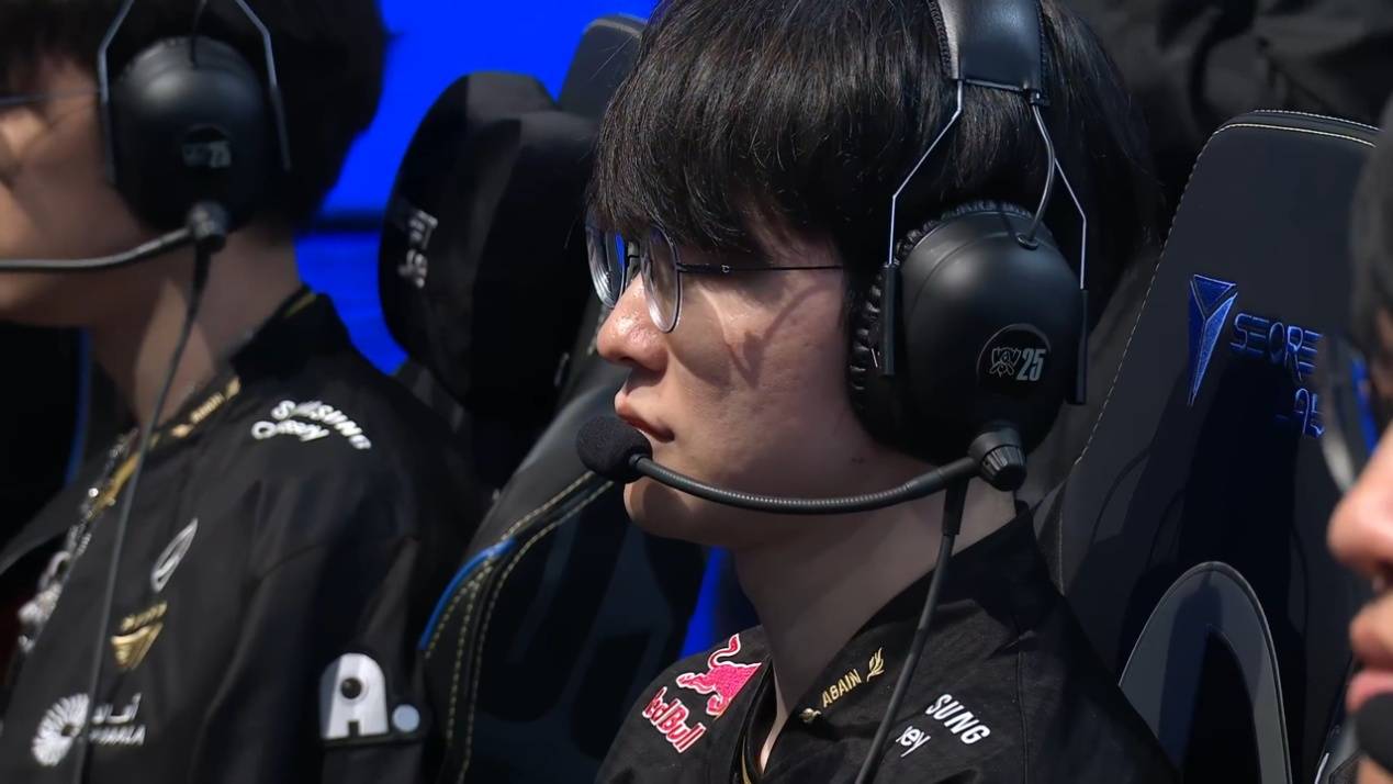 S15假赛风波爆发!韩国外援遭炮轰:故意输Faker,开始精忠报国了