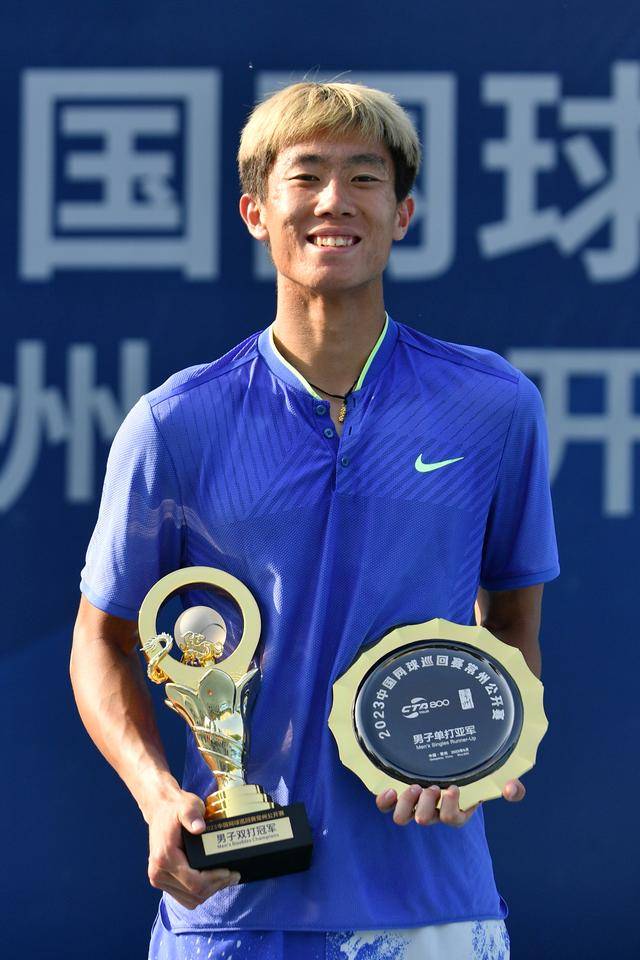 中巡赛小组赛收官赛惊现退赛潮，施晗崔杰杀进四强