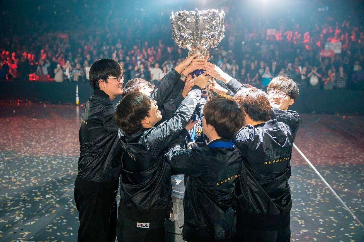 LOL主播集体遭遇瓶颈期！UZI感叹直播没人看：要是卢本伟还在就好了